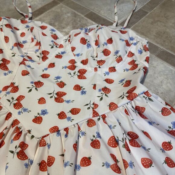 Strawberry Print Cami Mini Dress Size Large , & Strawberry Crop Top Large - Picture 2 of 16